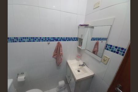 Casa para alugar com 56m², 2 quartos e 1 vaga Casa para alugar com 56m², 2 quartos e 1 vagaBanheiro Social