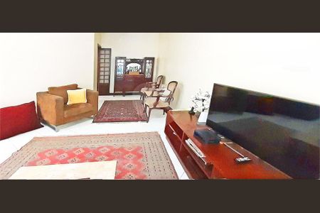 Casa à venda com 230m², 4 quartos e 10 vagas