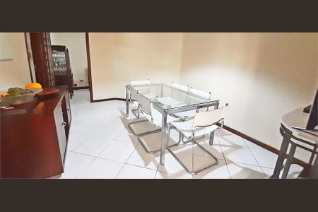 Casa à venda com 230m², 4 quartos e 10 vagas