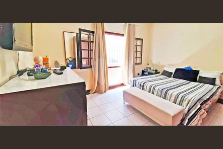 Casa à venda com 230m², 4 quartos e 10 vagas