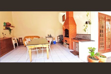 Casa à venda com 230m², 4 quartos e 10 vagas