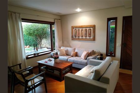 Casa à venda com 279m², 3 quartos e 3 vagas