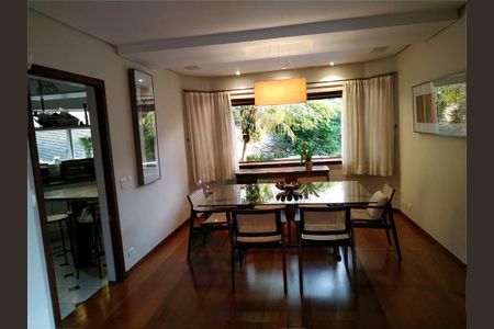 Casa à venda com 279m², 3 quartos e 3 vagas