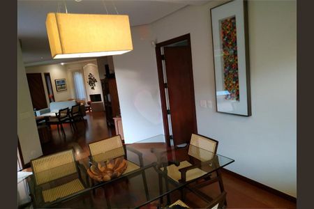 Casa à venda com 279m², 3 quartos e 3 vagas