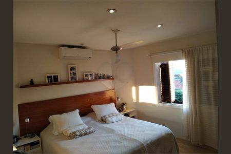 Casa à venda com 279m², 3 quartos e 3 vagas