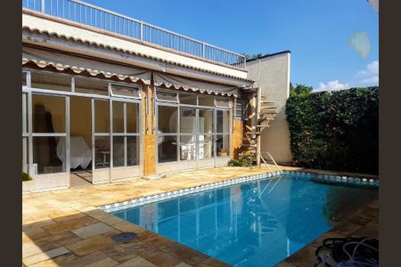 Casa à venda com 198m², 3 quartos e 4 vagas