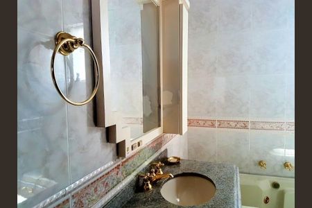 Casa à venda com 198m², 3 quartos e 4 vagas