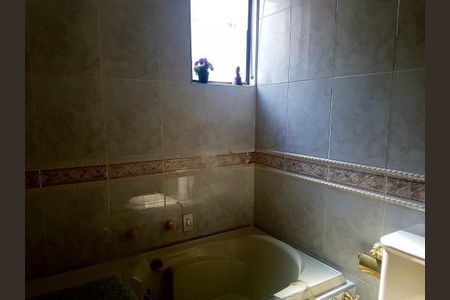 Casa à venda com 198m², 3 quartos e 4 vagas