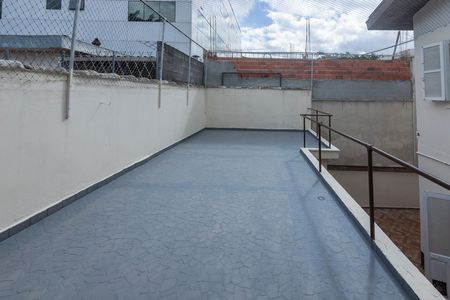Casa à venda com 150m², 3 quartos e 3 vagas Casa à venda com 150m², 3 quartos e 3 vagasTerraço