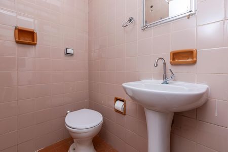 Casa à venda com 150m², 3 quartos e 3 vagas Casa à venda com 150m², 3 quartos e 3 vagasBanheiro de Serviço