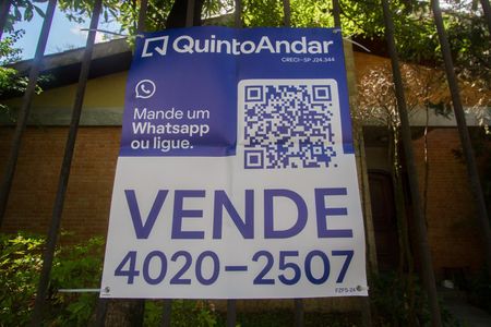 Casa à venda com 333m², 3 quartos e 3 vagas Casa à venda com 333m², 3 quartos e 3 vagasPlaca