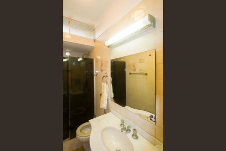 Casa à venda com 333m², 3 quartos e 3 vagas Casa à venda com 333m², 3 quartos e 3 vagasBanheiro da Suíte 1