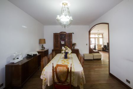 Casa à venda com 333m², 3 quartos e 3 vagas Casa à venda com 333m², 3 quartos e 3 vagasSala