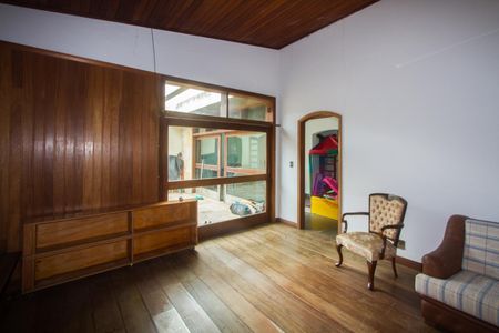 Casa à venda com 333m², 3 quartos e 3 vagas Casa à venda com 333m², 3 quartos e 3 vagasSala