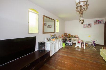 Casa à venda com 333m², 3 quartos e 3 vagas Casa à venda com 333m², 3 quartos e 3 vagasSala