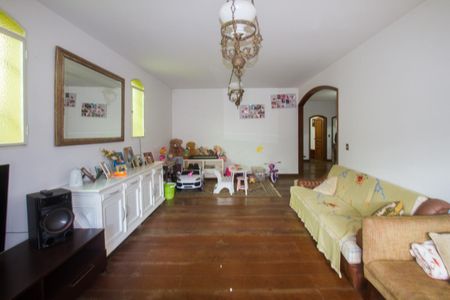 Casa à venda com 333m², 3 quartos e 3 vagas Casa à venda com 333m², 3 quartos e 3 vagasSala