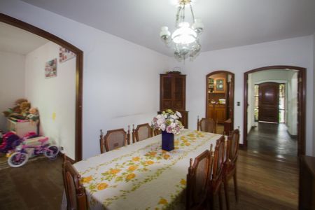 Casa à venda com 333m², 3 quartos e 3 vagas Casa à venda com 333m², 3 quartos e 3 vagasSala