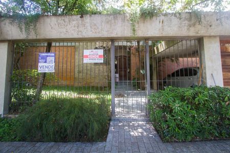 Casa à venda com 333m², 3 quartos e 3 vagas Casa à venda com 333m², 3 quartos e 3 vagasFachada