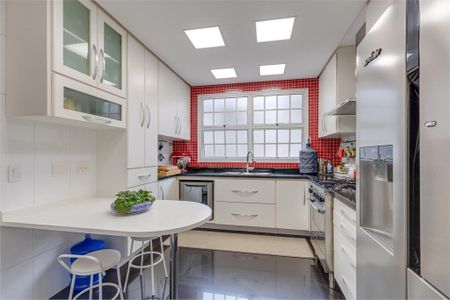 Casa à venda com 276m², 3 quartos e 4 vagas