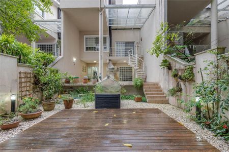 Casa à venda com 276m², 3 quartos e 4 vagas