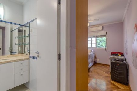 Casa à venda com 276m², 3 quartos e 4 vagas