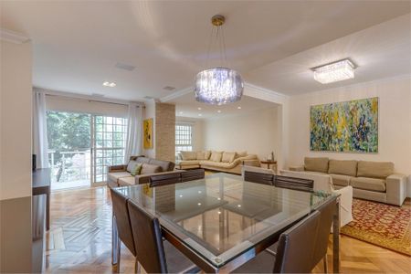 Casa à venda com 276m², 3 quartos e 4 vagas