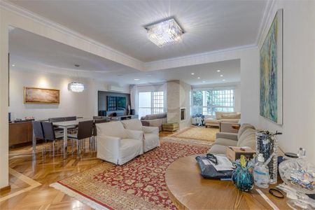 Casa à venda com 276m², 3 quartos e 4 vagas