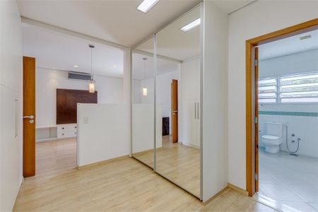 Casa à venda com 387m², 4 quartos e 4 vagas