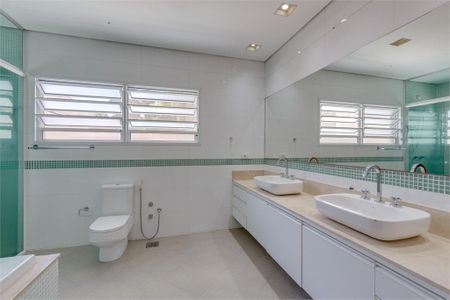 Casa à venda com 387m², 4 quartos e 4 vagas