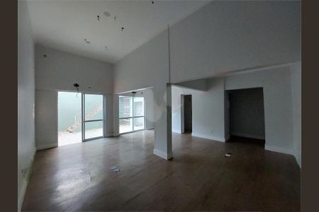 Casa à venda com 122m², 3 quartos e 2 vagas