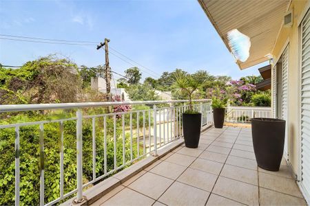 Casa de condomínio à venda com 329m², 4 quartos e 3 vagas