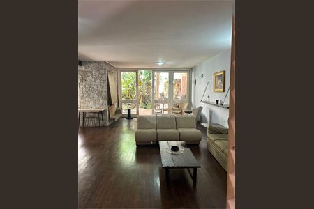 Casa à venda com 270m², 3 quartos e 4 vagas