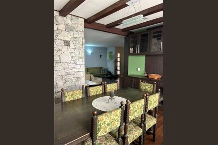 Casa à venda com 270m², 3 quartos e 4 vagas