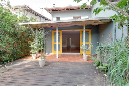Casa à venda com 226m², 3 quartos e 2 vagas