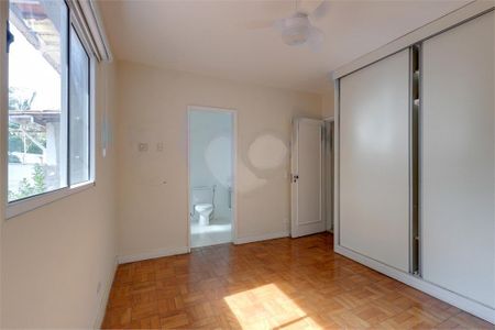 Casa à venda com 226m², 3 quartos e 2 vagas