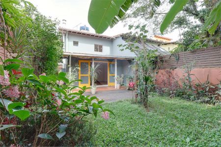 Casa à venda com 226m², 3 quartos e 2 vagas