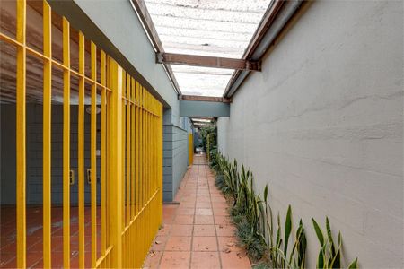 Casa à venda com 226m², 3 quartos e 2 vagas