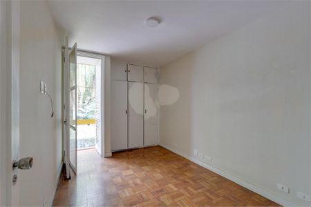 Casa à venda com 226m², 3 quartos e 2 vagas