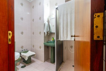 Casa de condomínio à venda com 279m², 4 quartos e 6 vagasBanheiro de Serviço 2