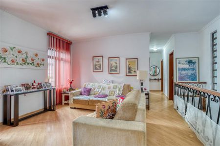 Casa de condomínio à venda com 279m², 4 quartos e 6 vagasSala