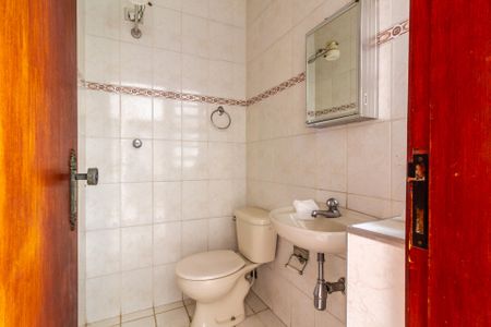 Casa de condomínio à venda com 279m², 4 quartos e 6 vagasBanheiro de Serviço