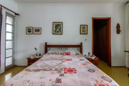 Casa de condomínio à venda com 279m², 4 quartos e 6 vagasSuíte