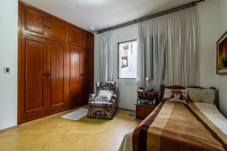 Casa de condomínio à venda com 279m², 4 quartos e 6 vagasQuarto