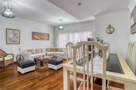 Casa de condomínio à venda com 279m², 4 quartos e 6 vagasSala