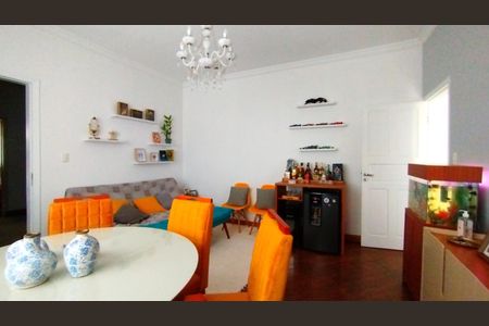 Casa à venda com 350m², 6 quartos e 8 vagas Casa à venda com 350m², 6 quartos e 8 vagasSala de jantar