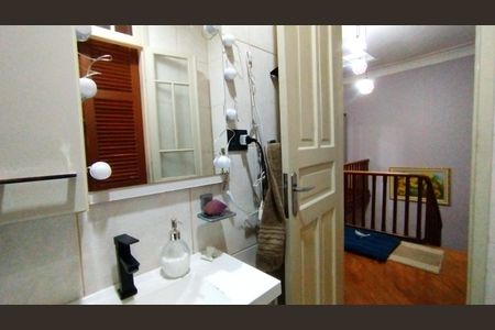 Casa à venda com 350m², 6 quartos e 8 vagas Casa à venda com 350m², 6 quartos e 8 vagasBanheiro 2