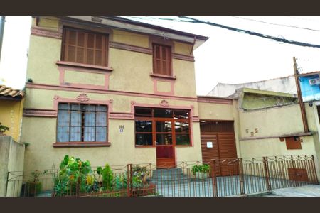 Casa à venda com 350m², 6 quartos e 8 vagas Casa à venda com 350m², 6 quartos e 8 vagasFachada