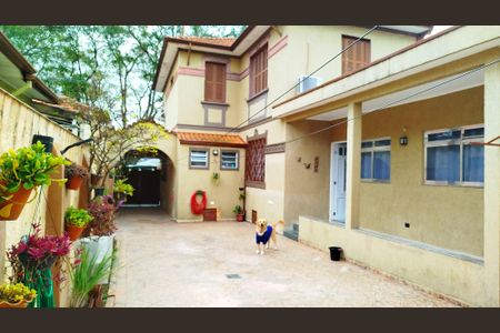 Casa à venda com 350m², 6 quartos e 8 vagas Casa à venda com 350m², 6 quartos e 8 vagasQuintal