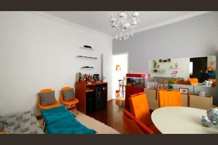 Casa à venda com 350m², 6 quartos e 8 vagas Casa à venda com 350m², 6 quartos e 8 vagasSala de jantar