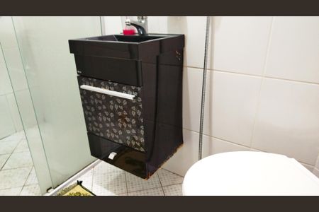 Casa à venda com 350m², 6 quartos e 8 vagas Casa à venda com 350m², 6 quartos e 8 vagasEdícula - Banheiro 6